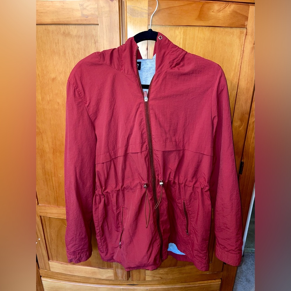 Athletic connection by 26 international women’s jacket, size XL.